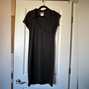 Short sleeve collar v-neck black dress.